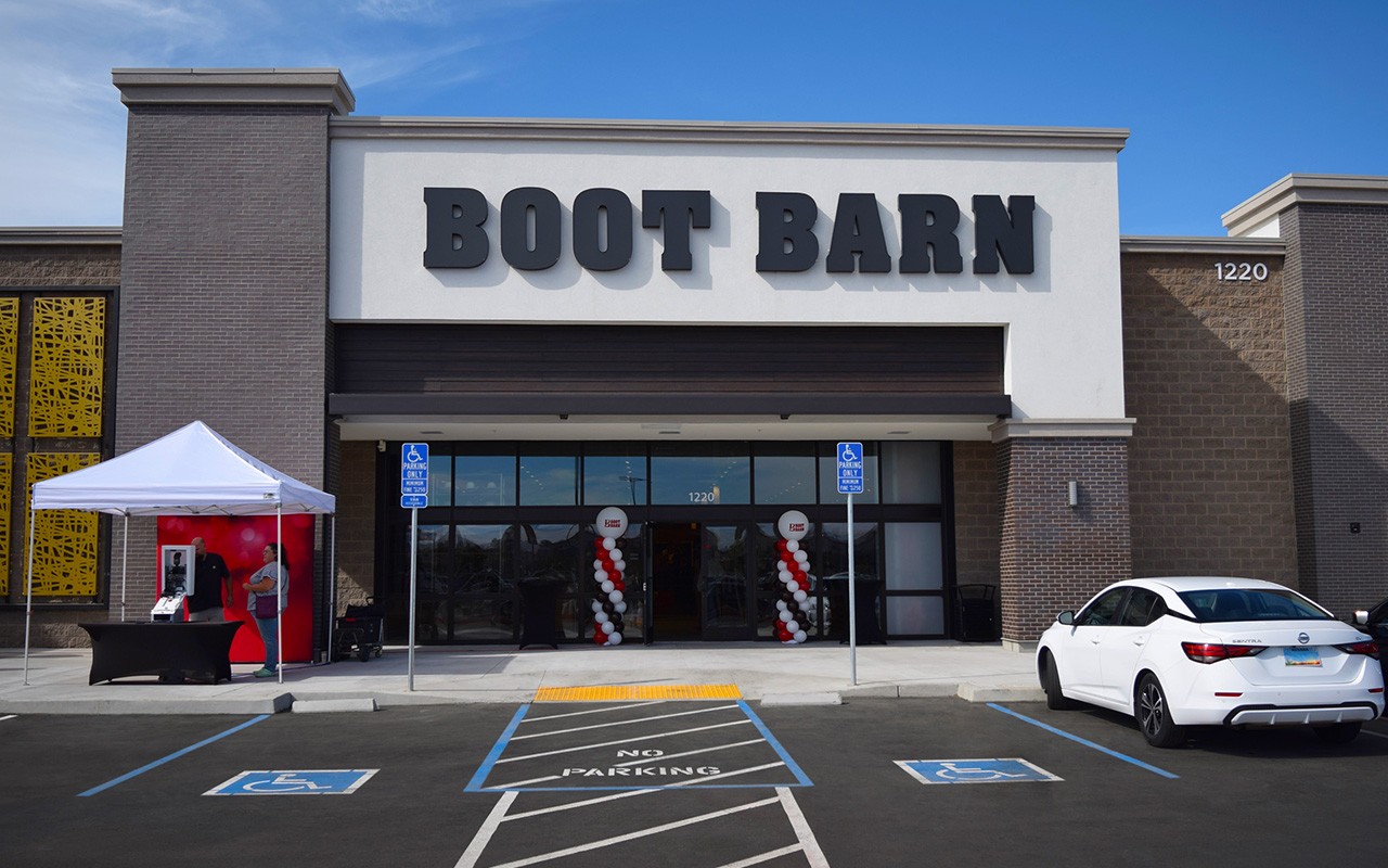 Hollister barn hot sale